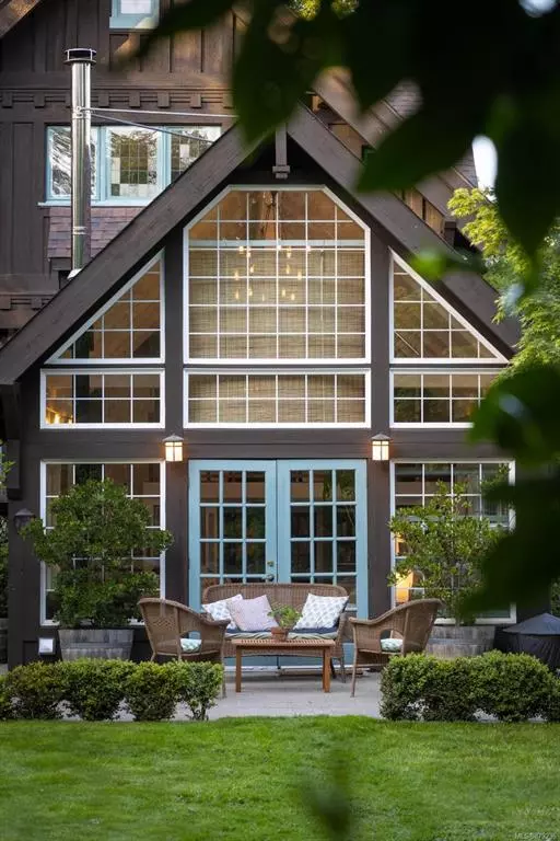 Oak Bay, BC V8S 5A7,1256 St. Denis St