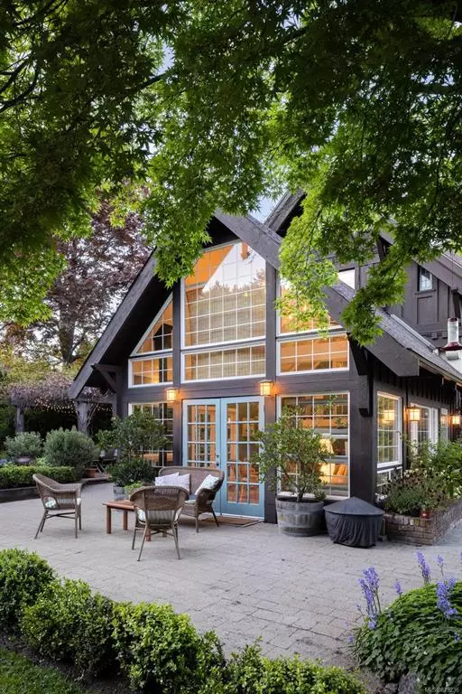 Oak Bay, BC V8S 5A7,1256 St. Denis St