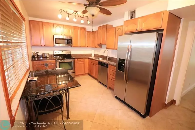 Pompano Beach, FL 33069,3505 OAKS WAY  #103