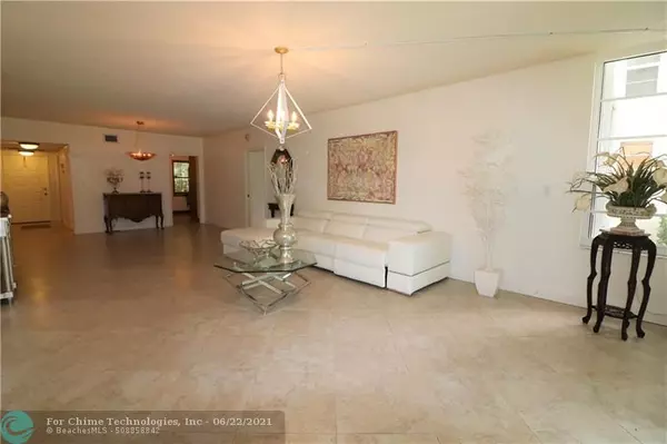 Pompano Beach, FL 33069,3505 OAKS WAY  #103