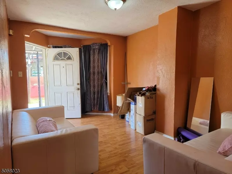 Elizabeth City, NJ 07201,910 E Grand St