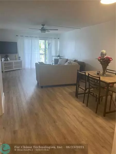 Miami Beach, FL 33141,6855 Abbott Ave  #203