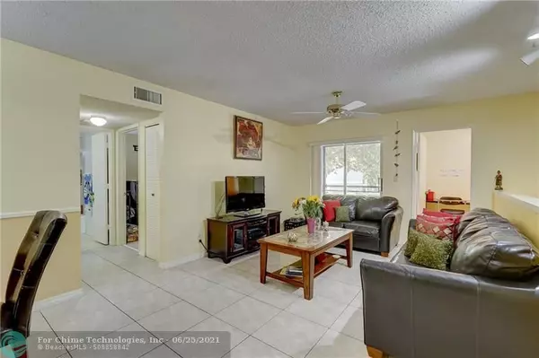 Pompano Beach, FL 33069,102 GARDENS DR  #202