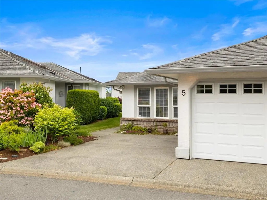 6595 Groveland Dr #5, Nanaimo, BC V9V 1S6