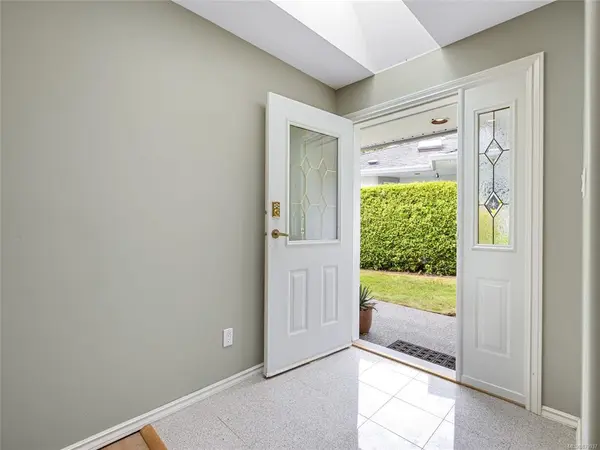 6595 Groveland Dr #5, Nanaimo, BC V9V 1S6