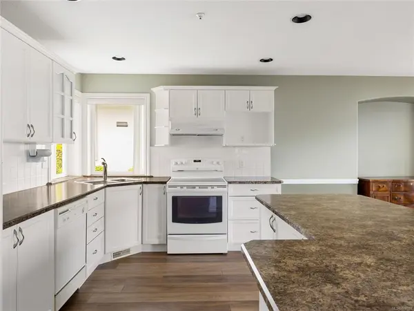 6595 Groveland Dr #5, Nanaimo, BC V9V 1S6