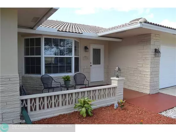 Plantation, FL 33317,1035 W COUNTRY CLUB CIR