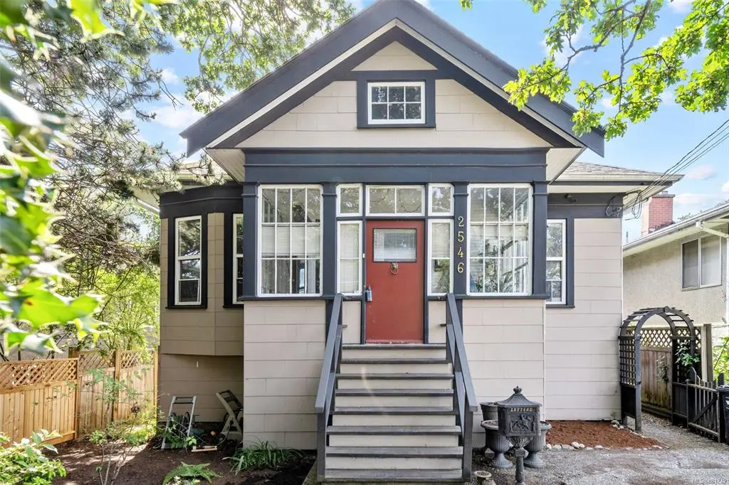 2546 Shelbourne St, Victoria, BC V8R 4L5