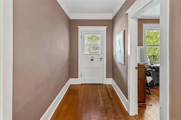 2546 Shelbourne St, Victoria, BC V8R 4L5