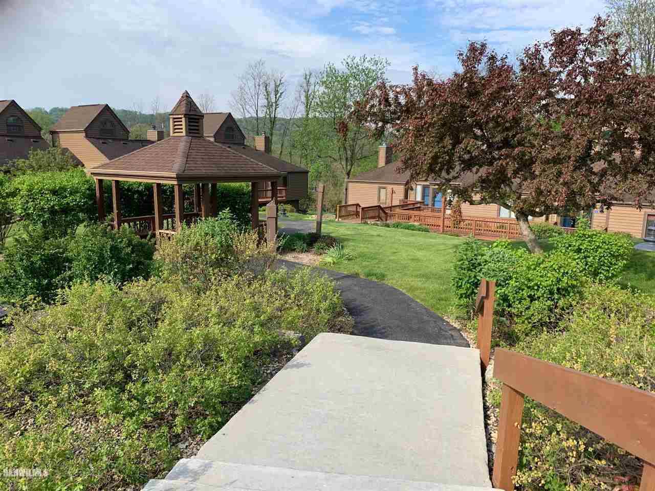 22 Farmstead Drive, Galena, IL 61036
