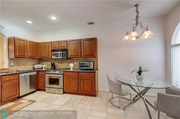 Pompano Beach, FL 33069,657 W Palm Aire Dr  #657