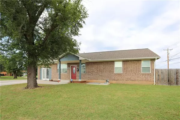 Moore, OK 73160,638 SW 3rd Street