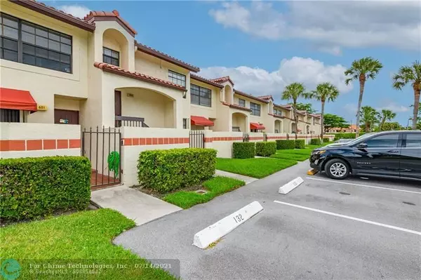 Deerfield Beach, FL 33442,604 Freedom Ct  #604