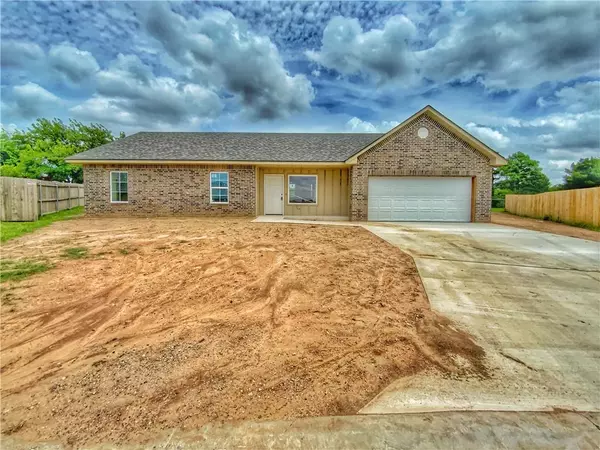 1900 Twisted Oak Court, Shawnee, OK 74804