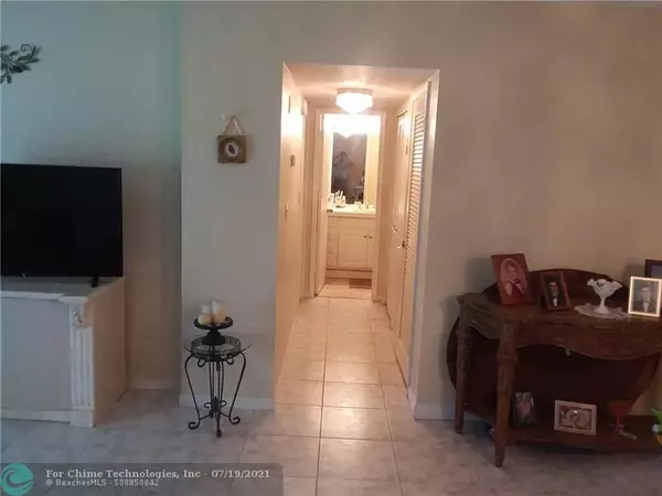 Coral Springs, FL 33065,3575 Brokenwoods Dr  #105