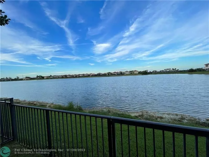 8446 Lake Majesty Ln  #8446, Parkland, FL 33076