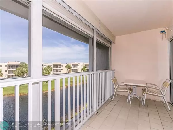 Weston, FL 33326,120 Lakeview Dr  #305