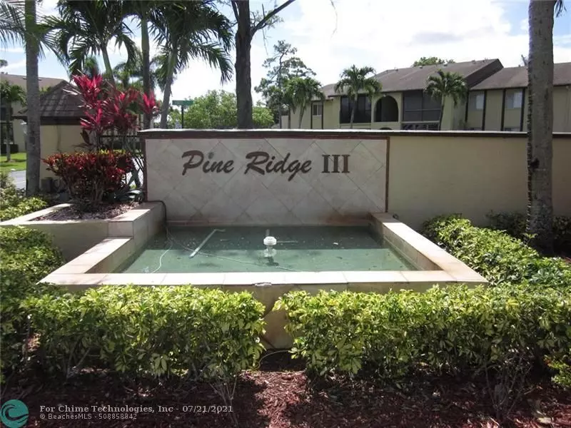 302 Pine Ridge Cir  #B-2, Green Acres, FL 33463