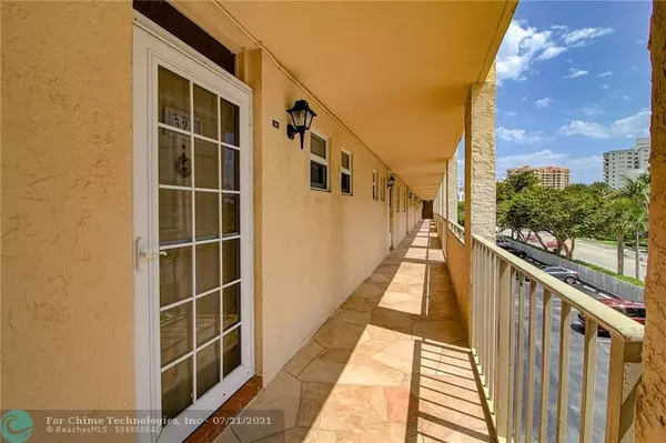 Lauderdale By The Sea, FL 33062,1541 S Ocean Blvd  #320