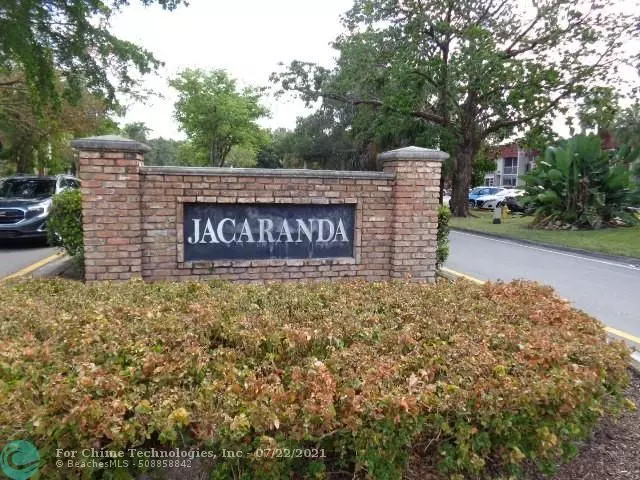 17 E Jacaranda Country Club Dr  #120, Plantation, FL 33324