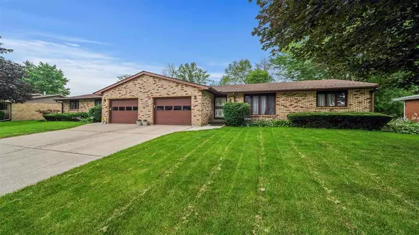 1242 Sunnymeade Drive, Rochelle, IL 61068