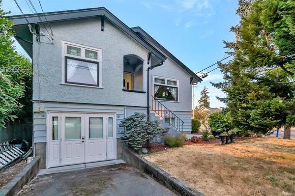 2608 Foul Bay Rd, Saanich, BC V8R 5B2