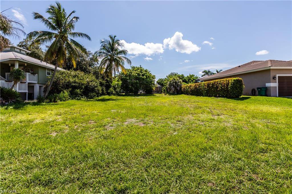 149 Gulfstream ST, Marco Island, FL 34145