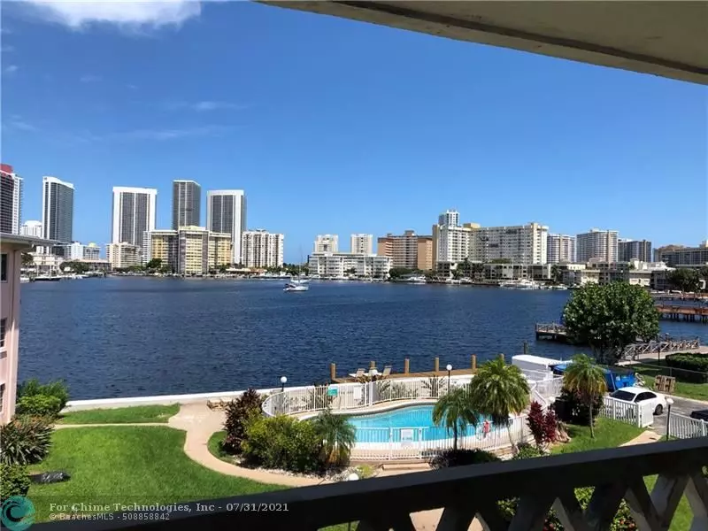 Hallandale, FL 33009,450 Golden Isles Dr  #3e