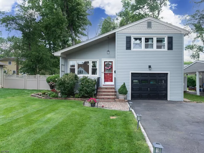 8 Gold St, Green Brook Twp., NJ 08812