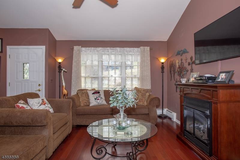 9 HEMLOCK DR, Vernon Twp., NJ 07461
