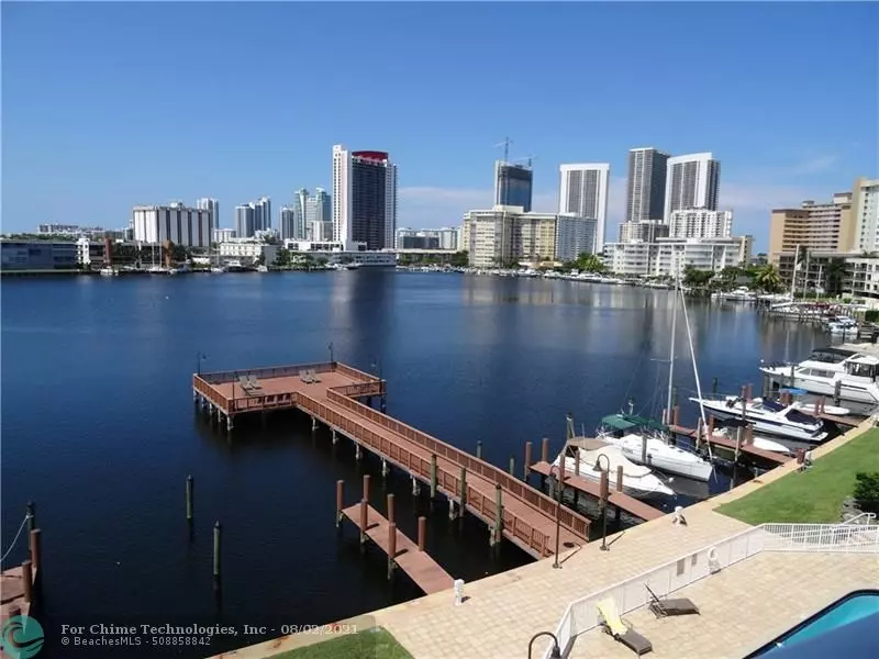 Hallandale, FL 33009,400 Golden Isles Dr  #33