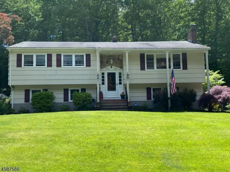 28 VANESSA LN, Ringwood Boro, NJ 07456