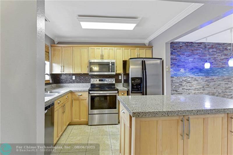 Dania Beach, FL 33004,450 SE 7th St  #260