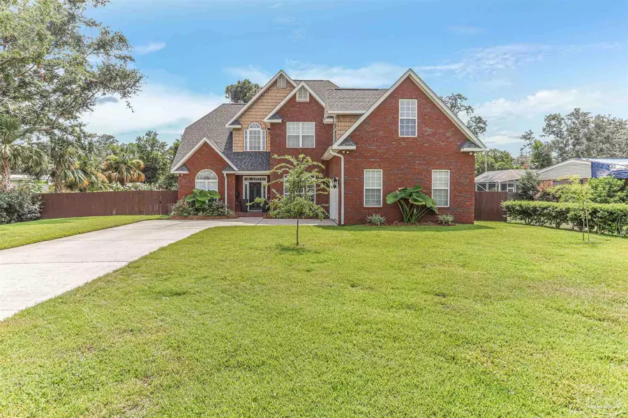 8 Gilmore Dr, Gulf Breeze, FL 32561