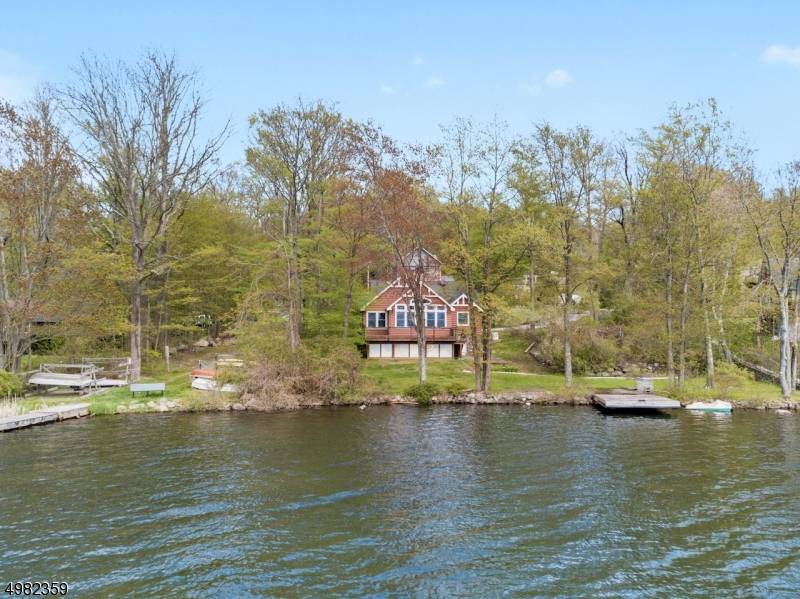 1073 LAKESIDE DRIVE EAST, Vernon Twp., NJ 07422