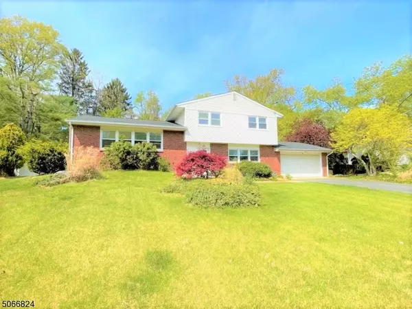 6 Banner Ct, East Brunswick Twp., NJ 08816