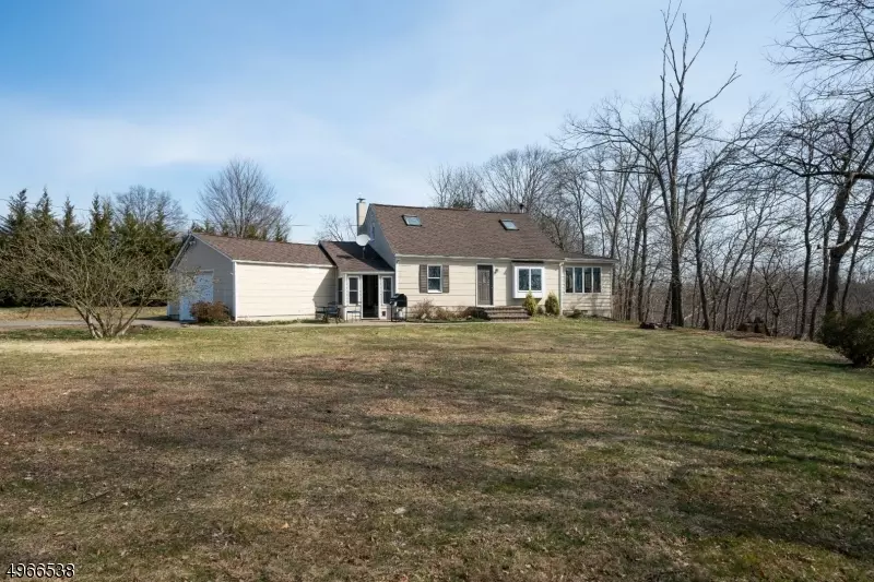 21 MAPLE TER, Millstone Boro, NJ 08844