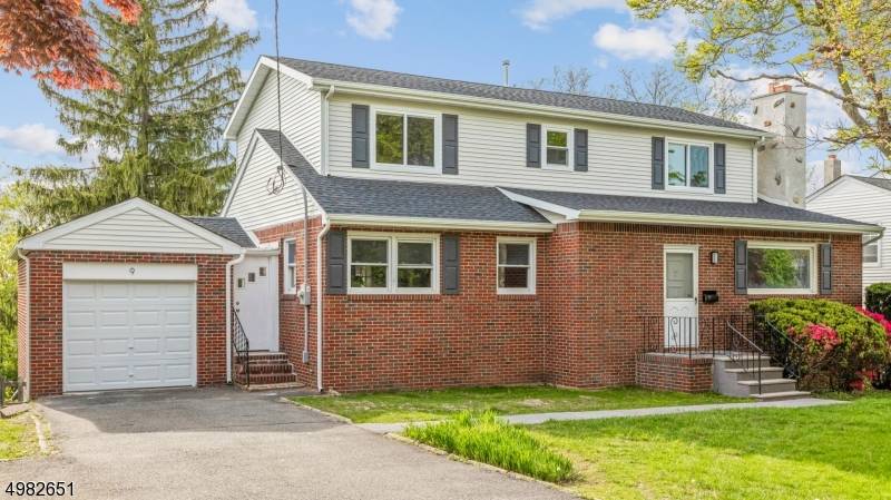 9 LAUREL AVE, Livingston Twp., NJ 07039