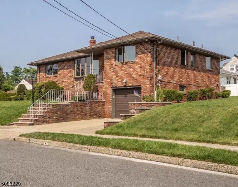 4 Arcadia Ln, Clifton City, NJ 07013