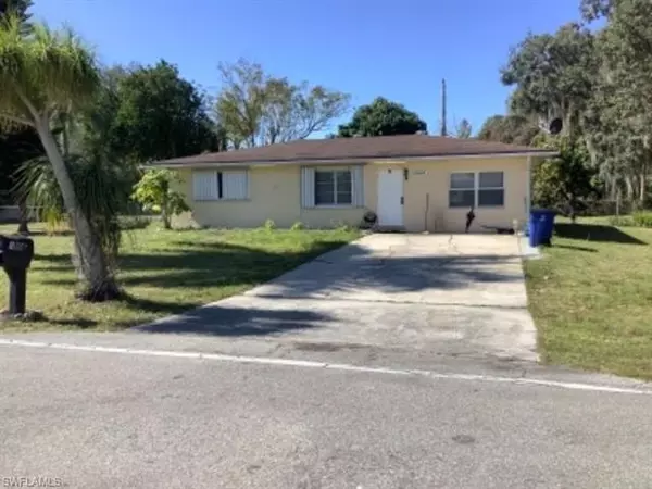 1887 N Evalena LN, North Fort Myers, FL 33917