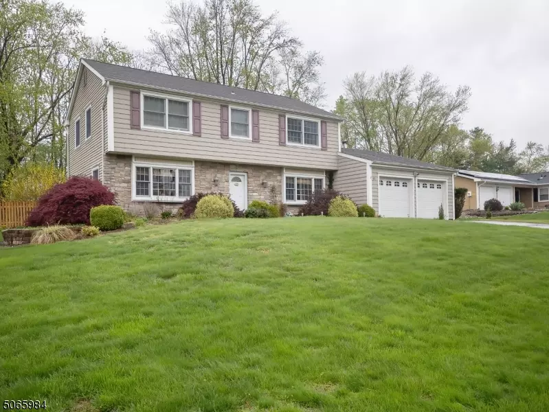 33 Girard St, Marlboro Twp., NJ 07746