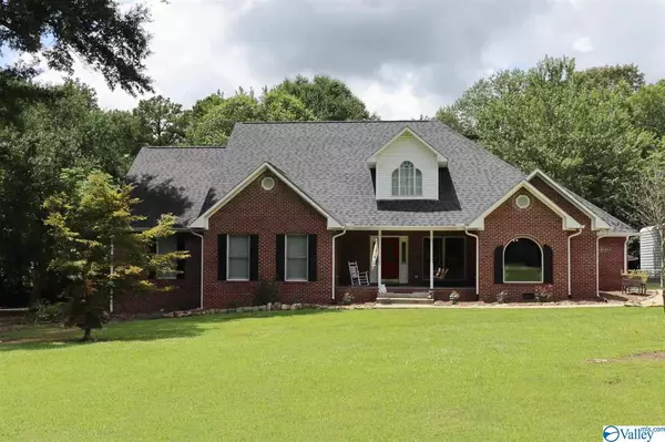 370 SW 7th Place, Arab, AL 35016