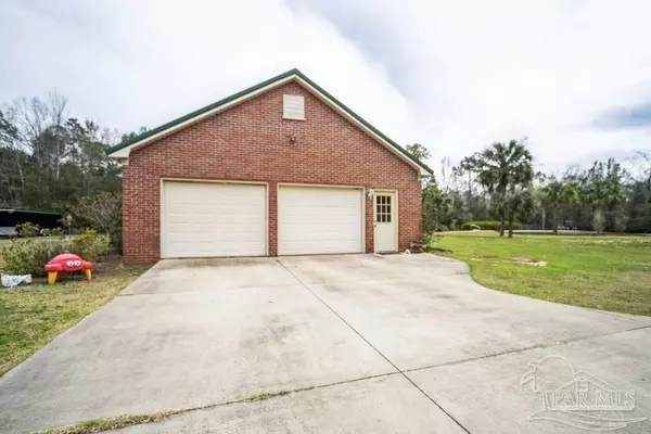 Molino, FL 32577,5241 Molino Rd