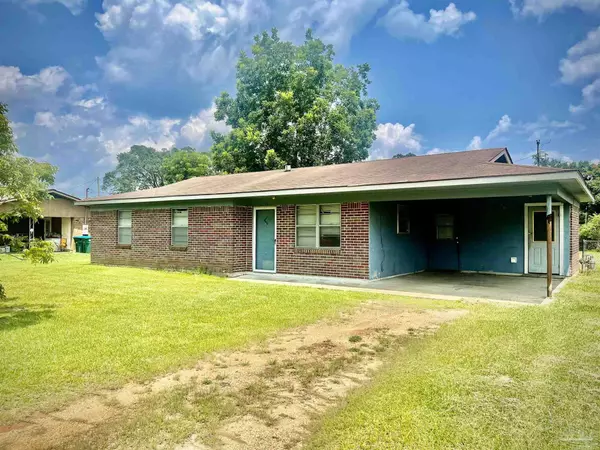 20 Evelyn St, Flomaton, AL 36441