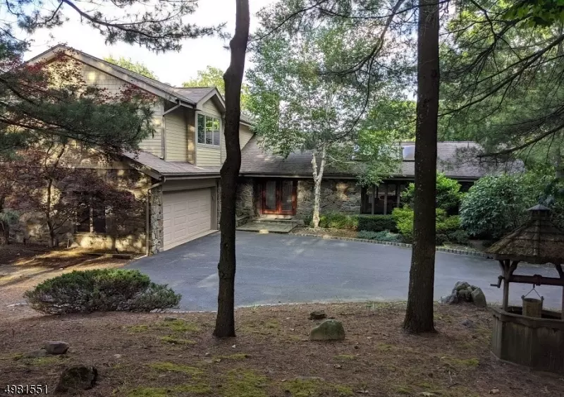 402 SKI TRL, Kinnelon Boro, NJ 07405