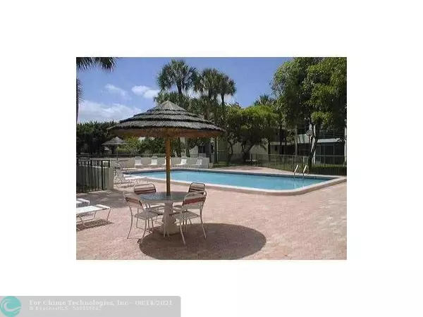 Pompano Beach, FL 33069,2309 S Cypress Bend Dr  #413C