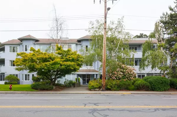 Saanich, BC V8P 4H9,3921 Shelbourne St #105