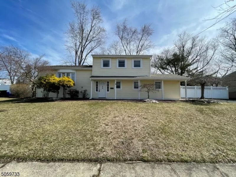 8 Creighton Cir, Old Bridge Twp., NJ 08857