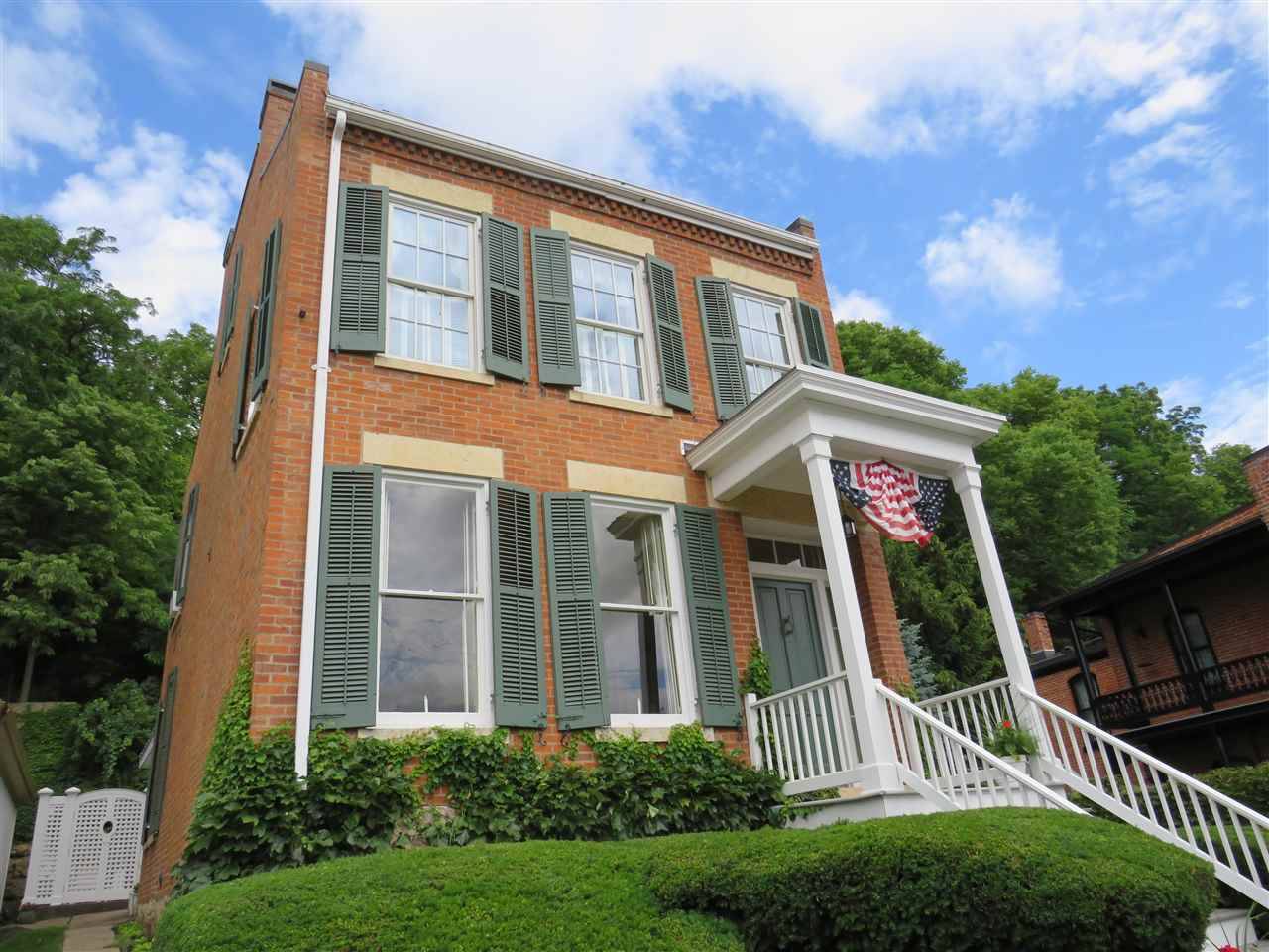 122 N Bench, Galena, IL 61036