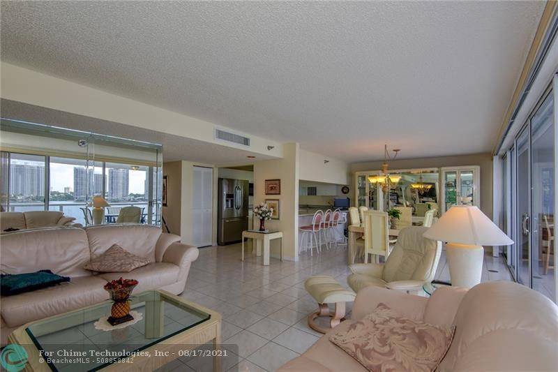 Sunny Isles Beach, FL 33160,17700 N Bay Rd  #702